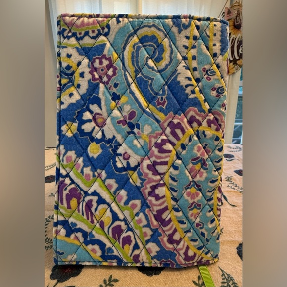 NWT Vera Bradley Paperback Cover in Capri Blue Pattern - Picture 2 of 4
